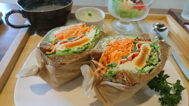 ボリューム満点 自然派サンド 高松市仏生山町 天満屋サンド Red Log